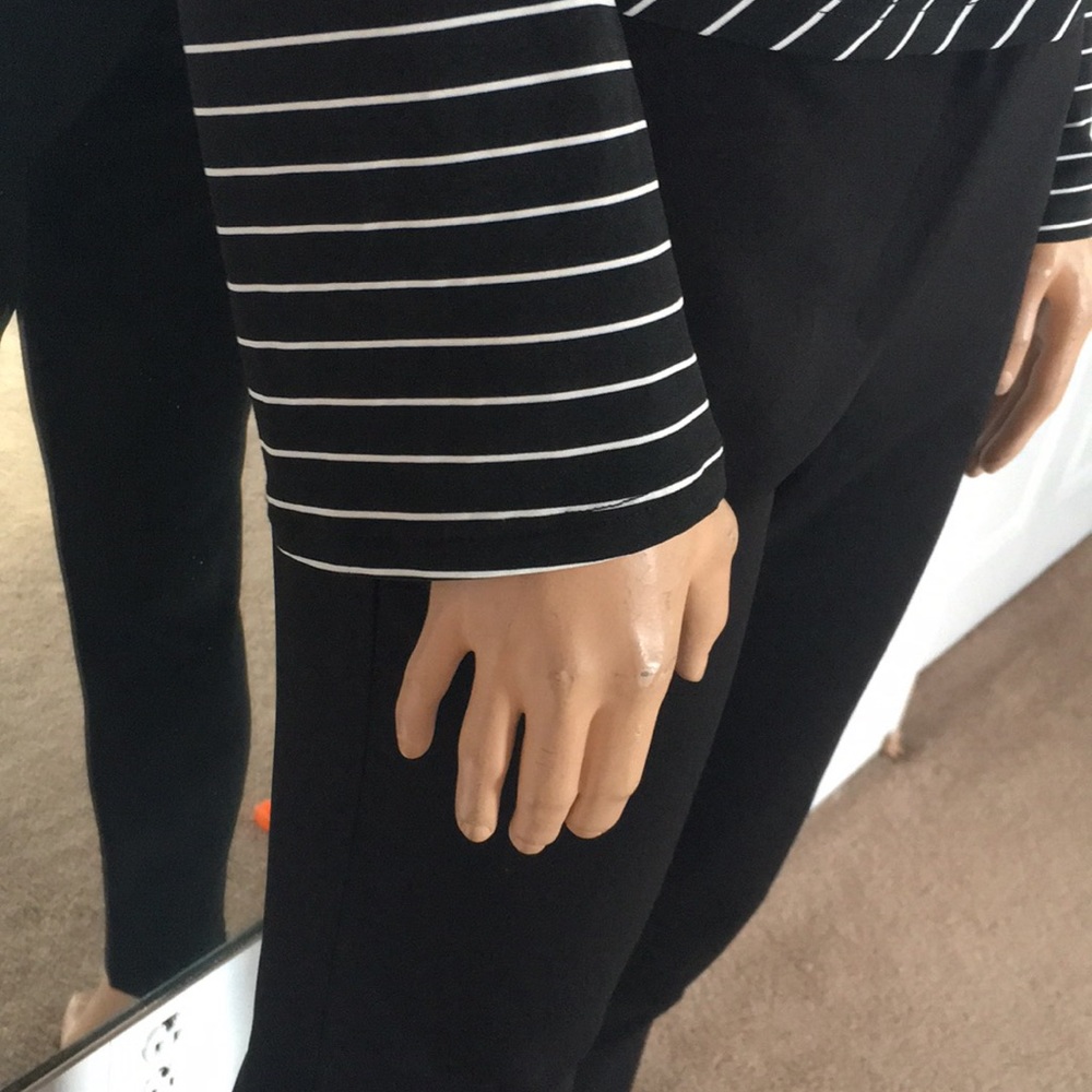 Adorable Mandee Blk & Wht Strip Top. - Picture 3 of 6